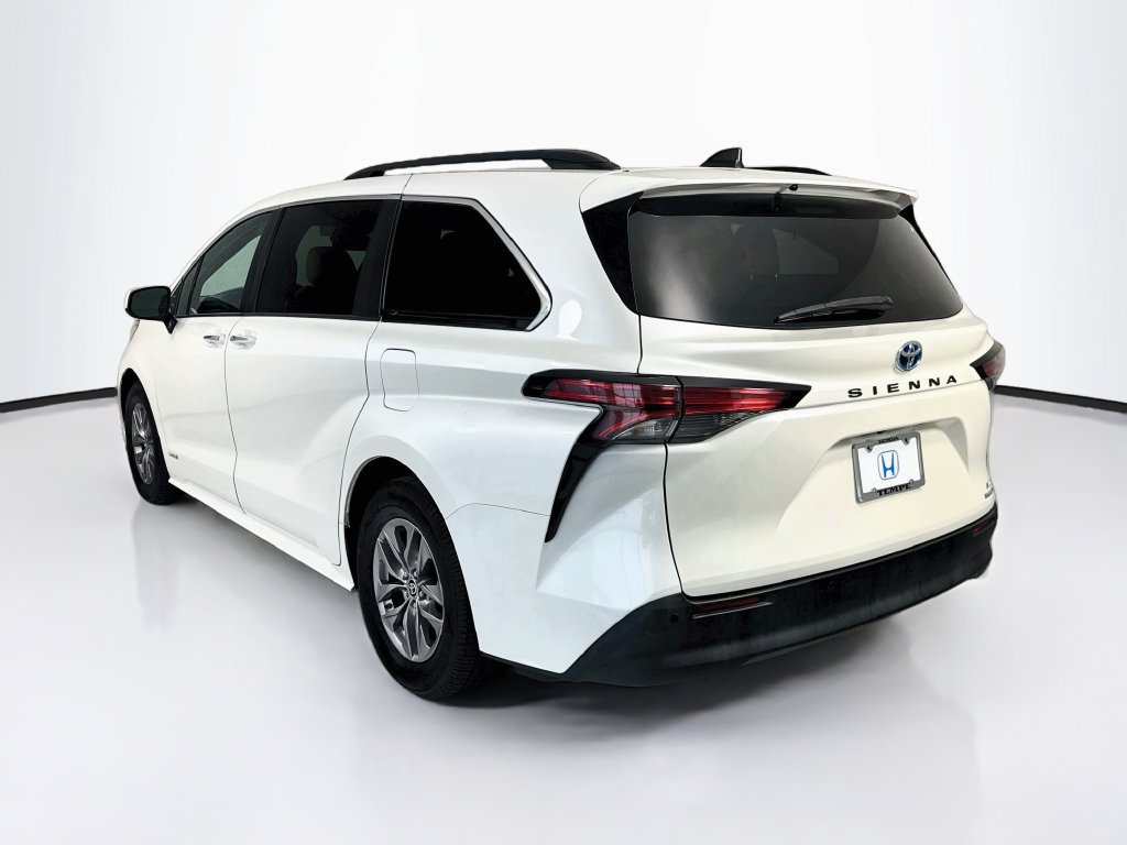 Used 2021 Toyota Sienna XLE FWD image 7