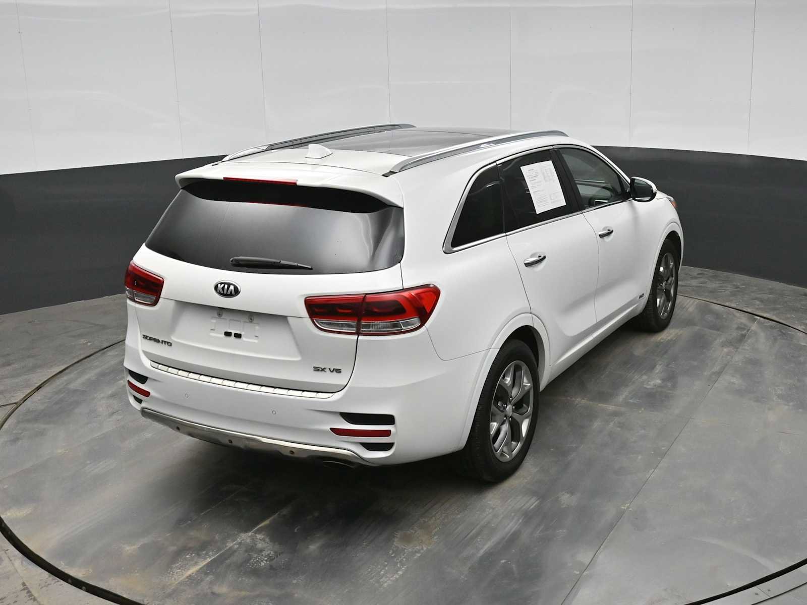 Used 2018 Kia Sorento SX image 28