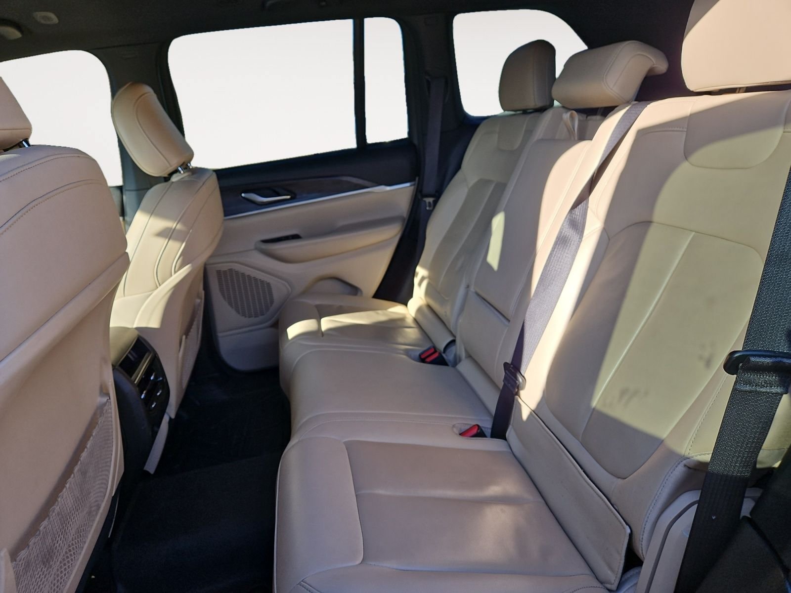 Used 2023 Jeep Grand Cherokee Limited RWD image 13