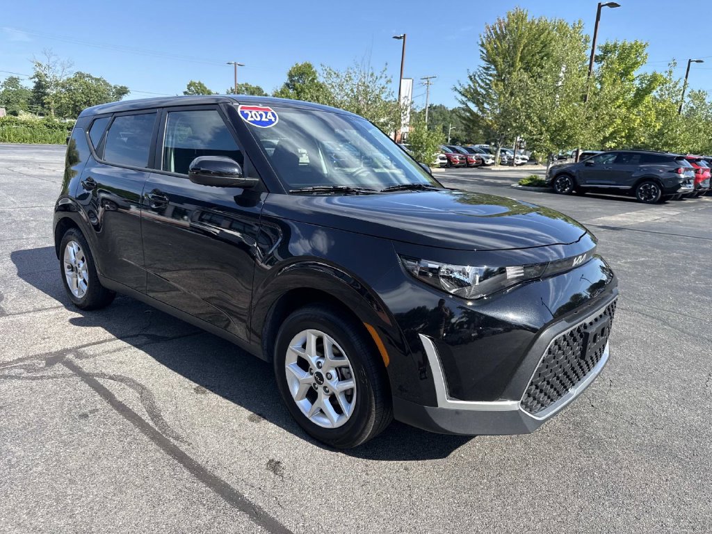 Used 2024 Kia Soul LX w/ Option Group 015 FWD image 9