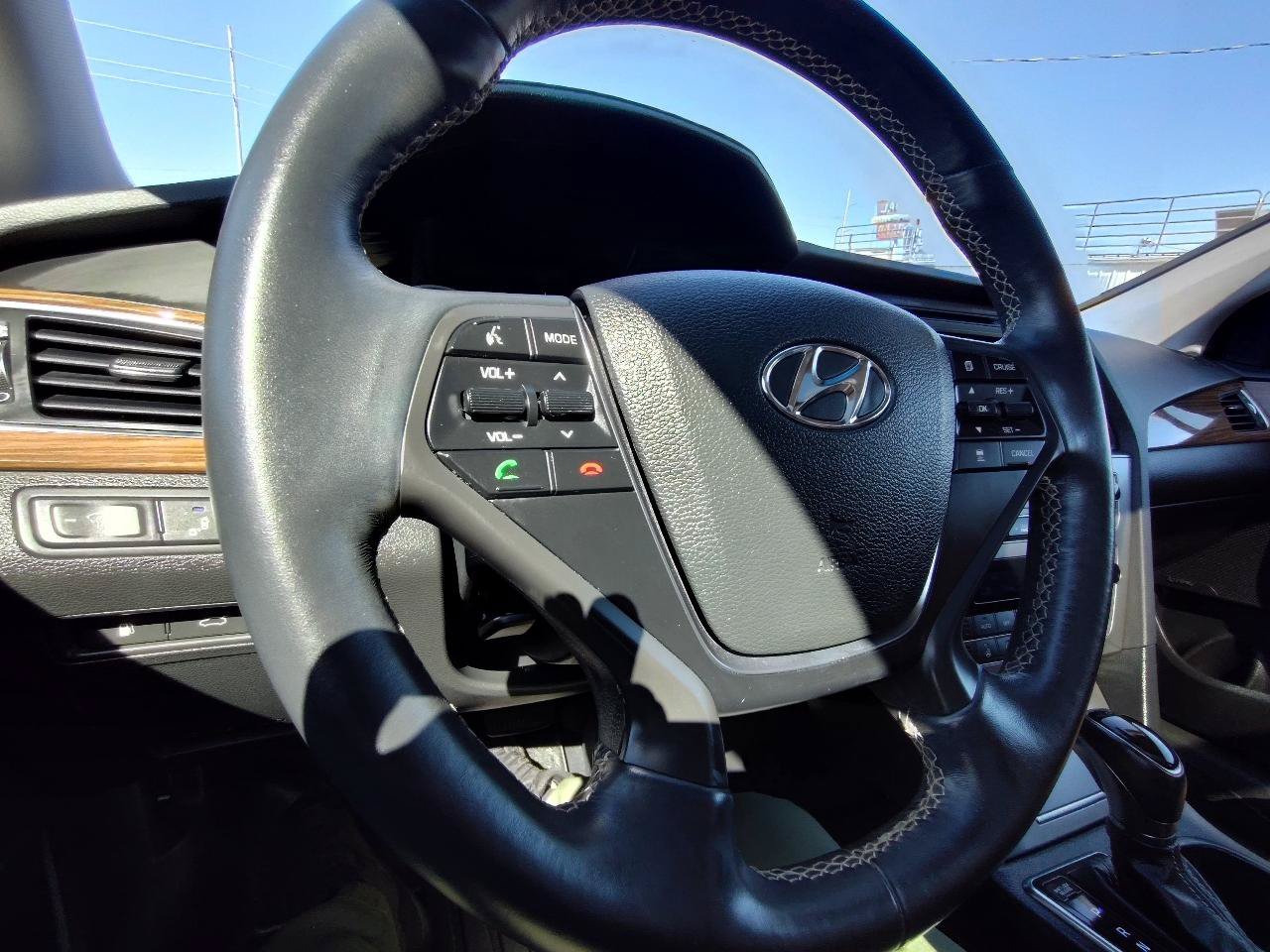 Used 2015 Hyundai Sonata Limited w/ Option Group 06 FWD image 20