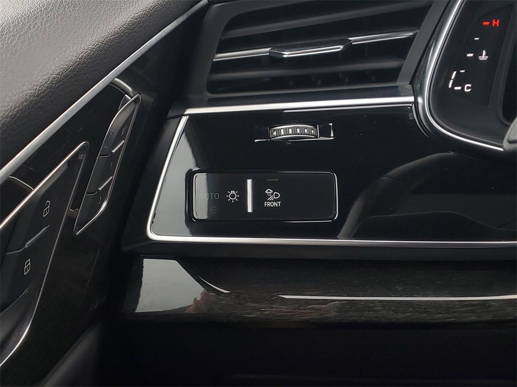 Used 2021 Audi Q8 Prestige w/ Prestige Package image 17
