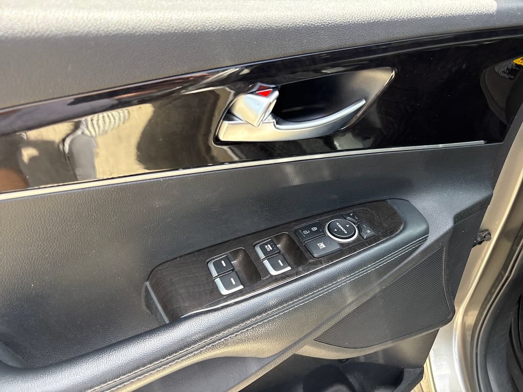 Used 2017 Kia Sorento FWD image 17
