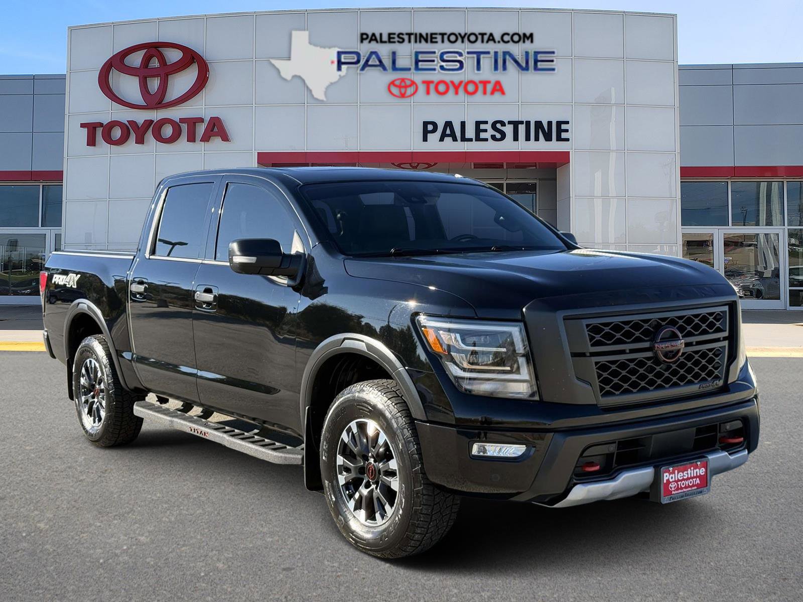 Used 2024 Nissan Titan PRO-4X w/ Pro-4x Convenience Package