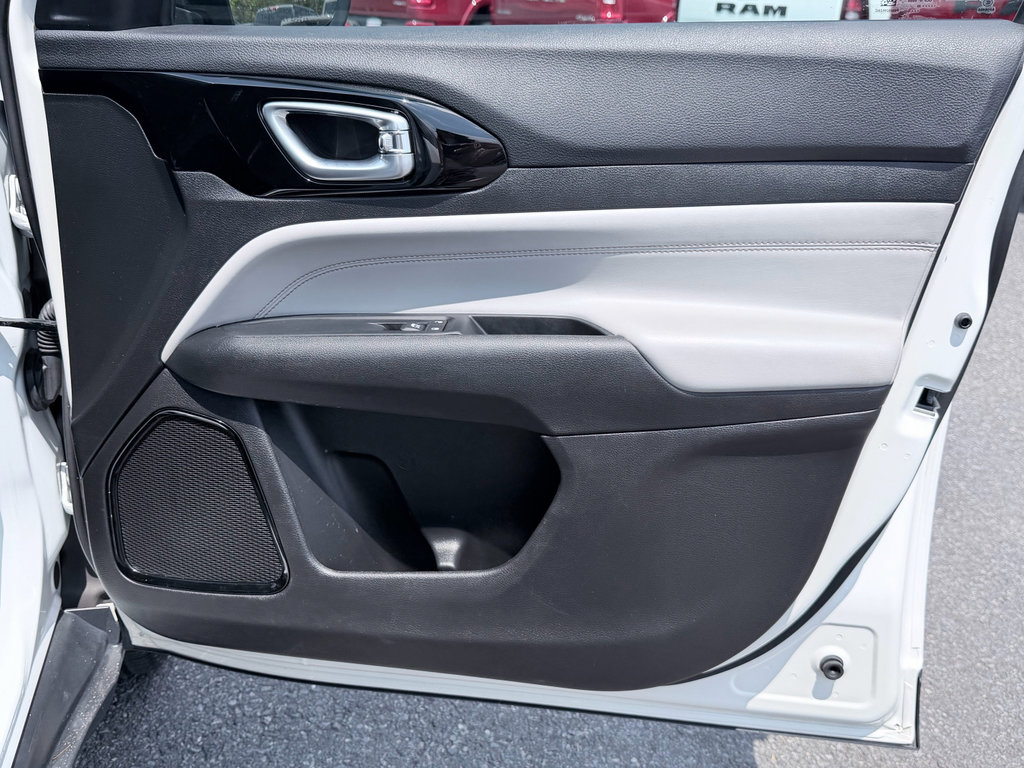 Used 2022 Jeep Compass Limited AWD/4WD image 28