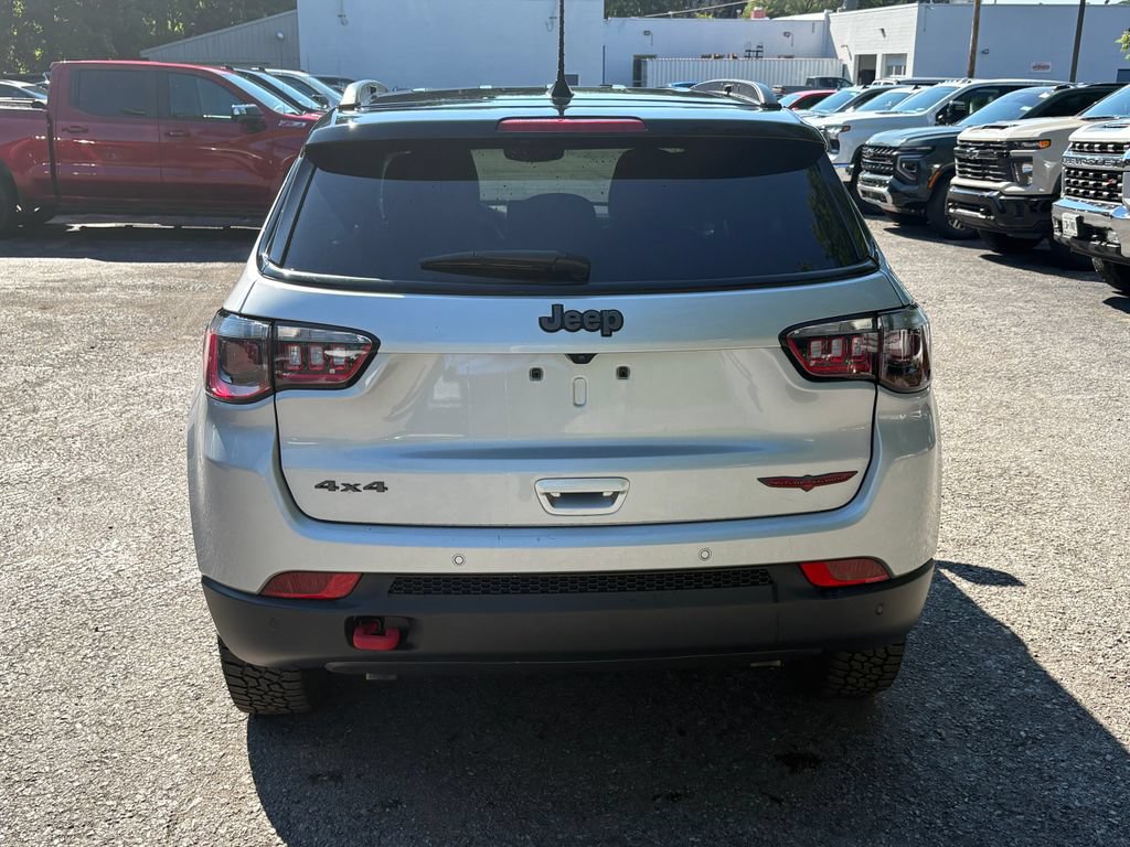 Used 2025 Jeep Compass Trailhawk AWD/4WD image 6