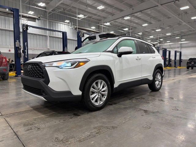 Certified 2023 Toyota Corolla Cross LE image 3