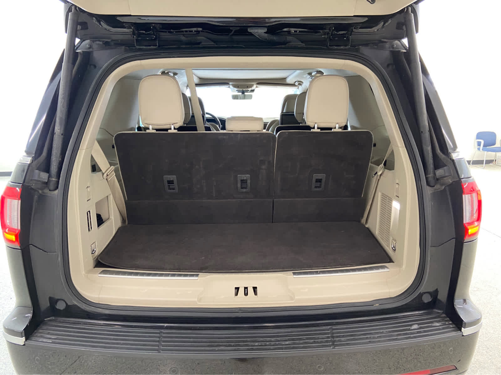 Used 2019 Lincoln Navigator Reserve image 7