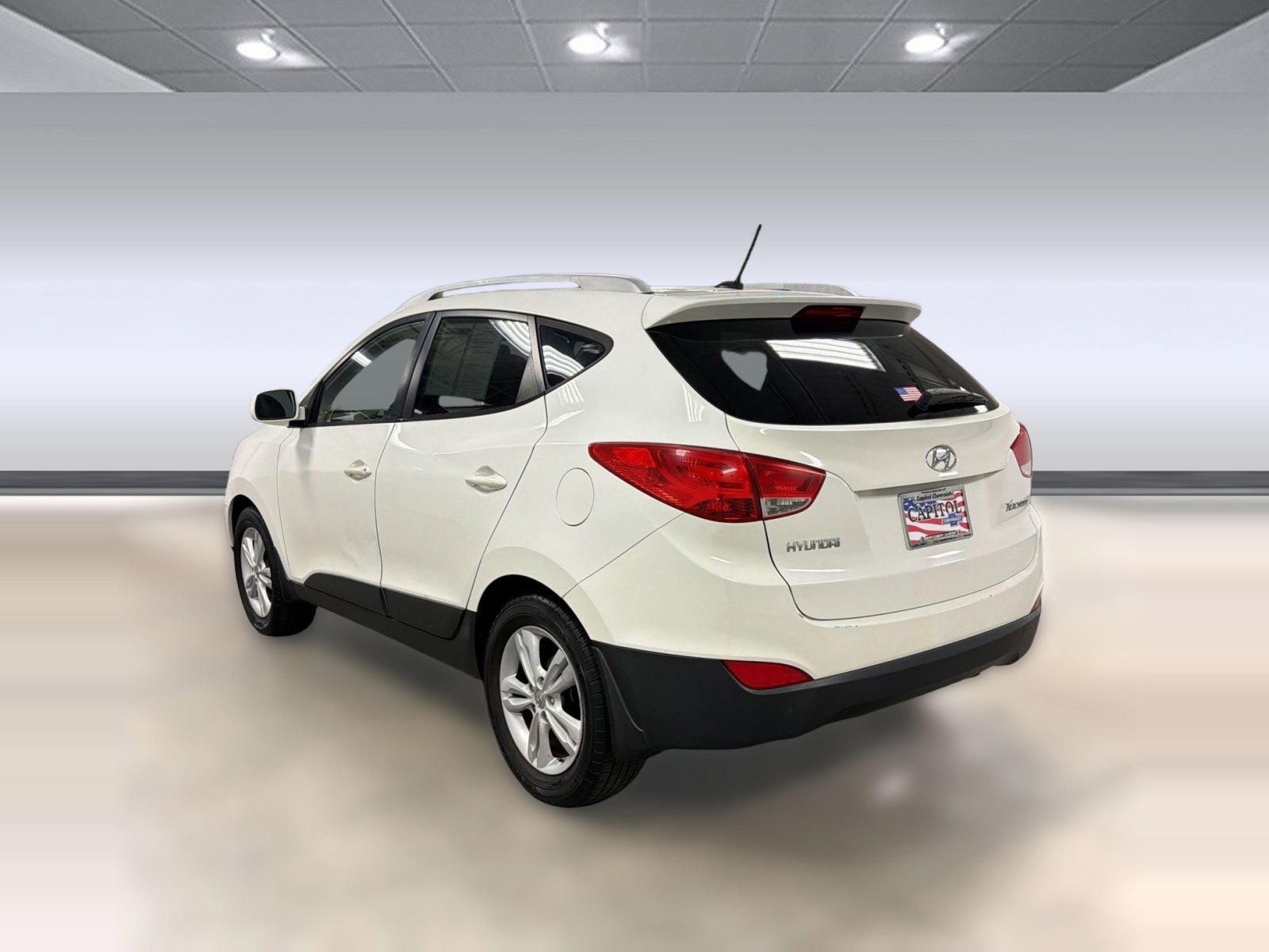 Used 2011 Hyundai Tucson GLS image 2