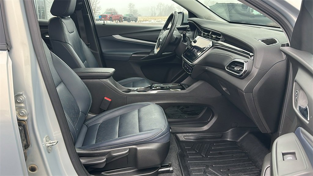 Used 2022 Chevrolet Bolt EUV LT w/ Convenience Package image 31