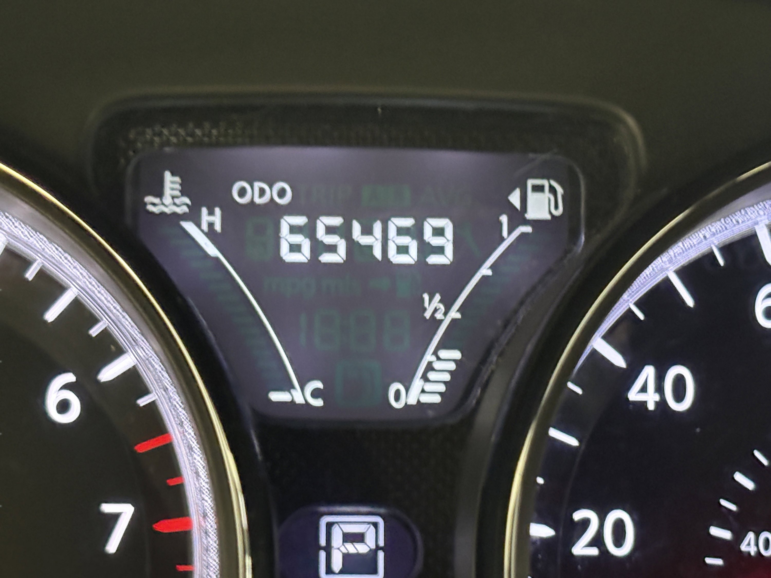 Used 2018 Nissan Versa SV w/ SV Special Edition Package image 31