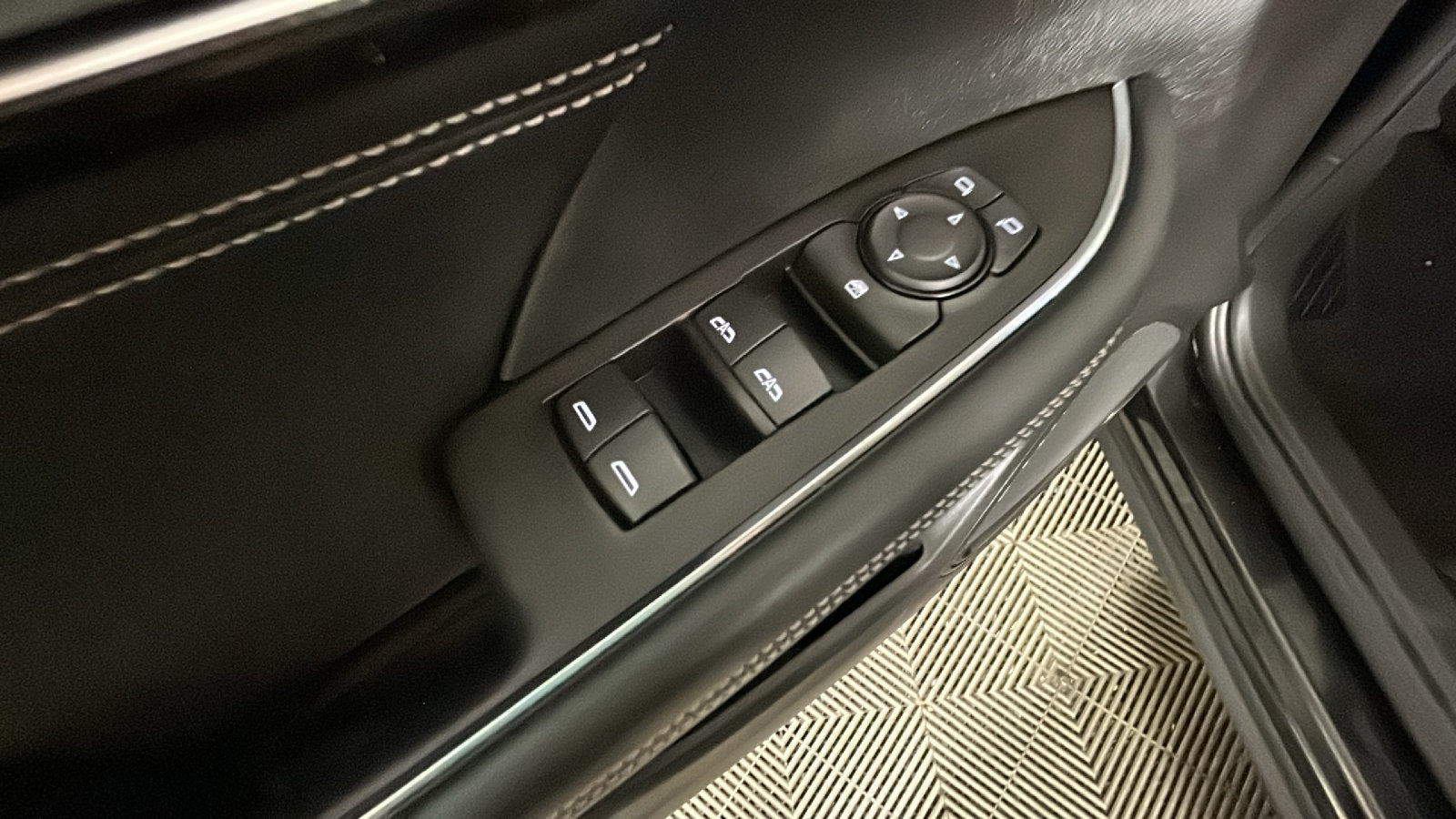 Used 2023 Buick Envision Preferred AWD/4WD image 12