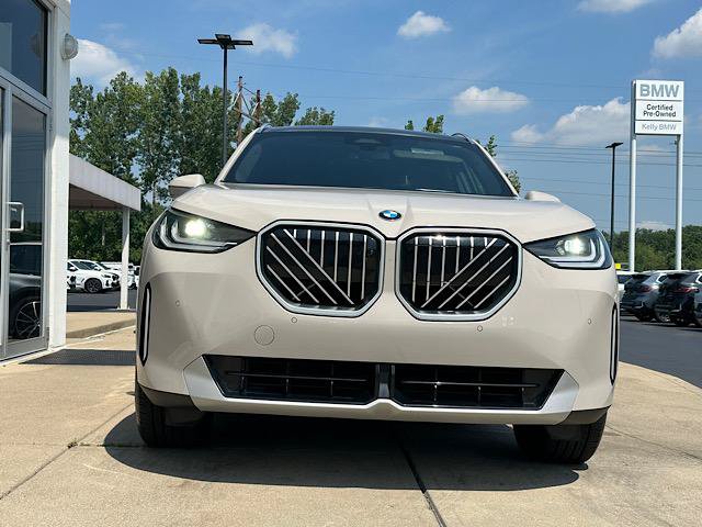 Used 2025 BMW X3 xDrive30i w/ Premium Package AWD/4WD image 2