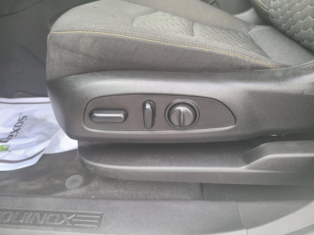 Used 2019 Chevrolet Equinox LT FWD image 4