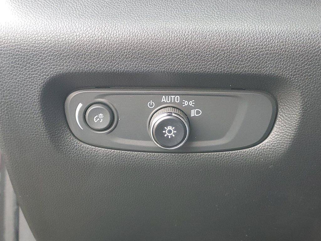 Used 2023 Chevrolet Traverse LT FWD image 8