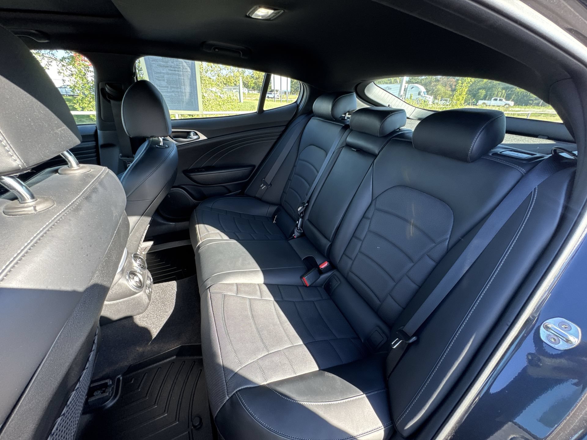 Used 2023 Kia Stinger GT2 AWD/4WD image 23