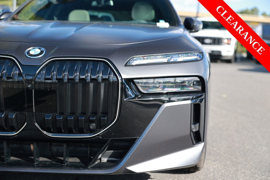 Used 2025 BMW i7 xDrive60 w/ Executive Package AWD/4WD image 5