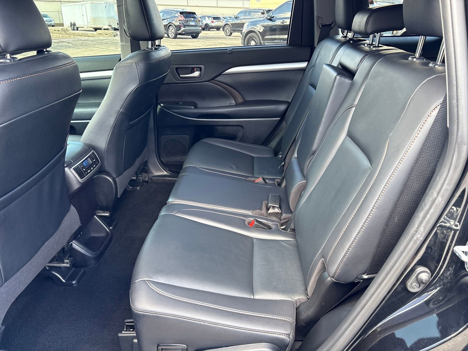 Used 2019 Toyota Highlander XLE w/ Carpet Mat Package (TMS) image 25