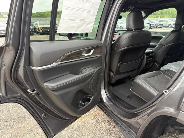New 2026 Jeep Grand Cherokee Altitude AWD/4WD image 10