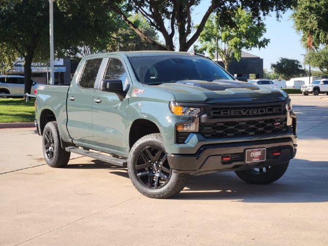 Used 2025 Chevrolet Silverado 1500 Custom Trail Boss AWD/4WD image 2