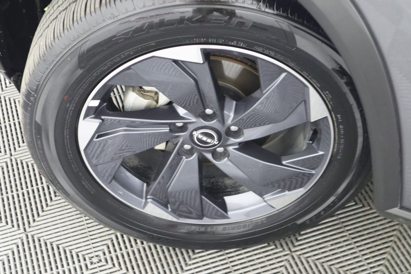 Used 2025 Nissan Rogue SV image 37