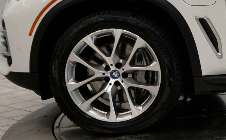 Used 2023 BMW X5 xDrive45e w/ Climate Comfort Package image 10