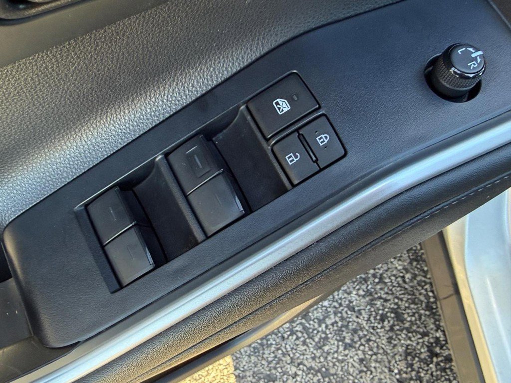 Used 2023 Toyota Highlander LE image 16