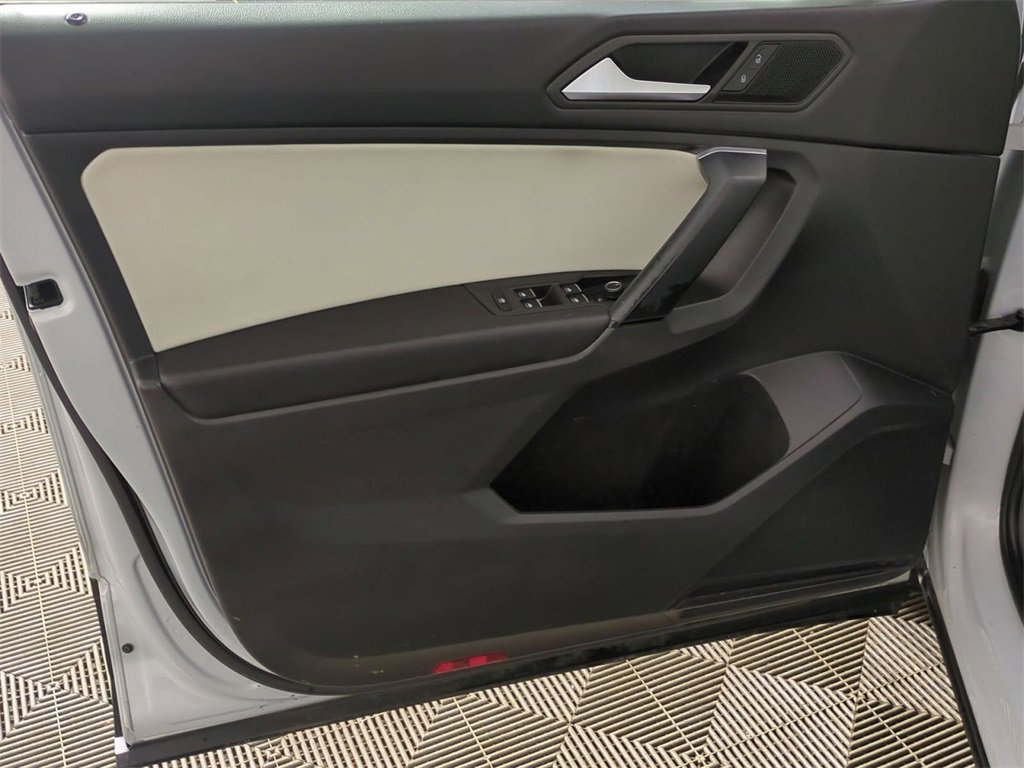 Used 2019 Volkswagen Tiguan SE w/ Panoramic Sunroof Package image 22