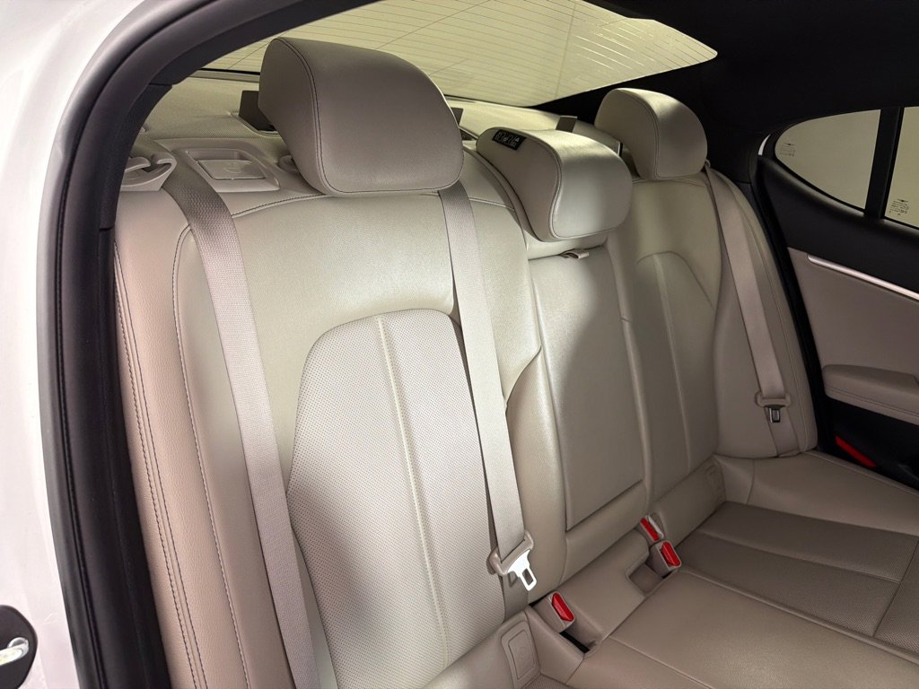 Used 2022 Genesis G70 2.0T RWD image 22