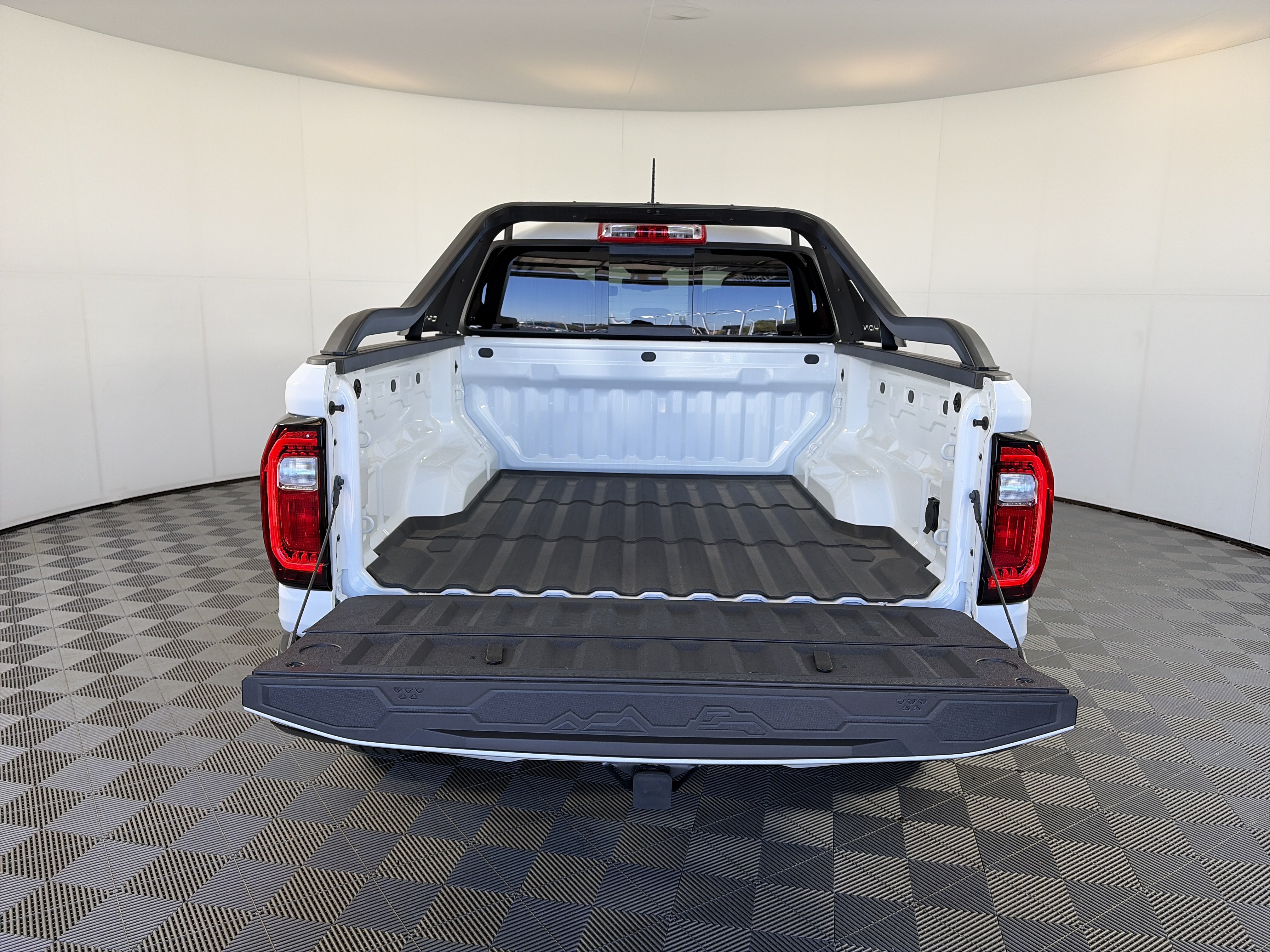Used 2025 GMC Canyon AT4 AWD/4WD image 13