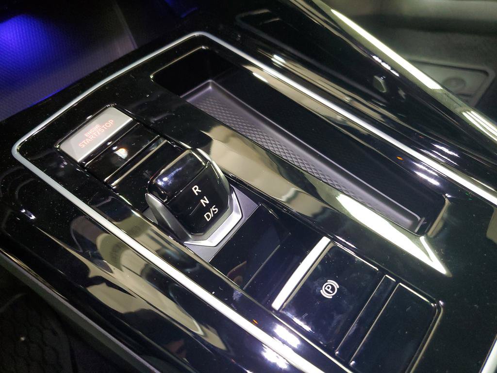 New 2025 Volkswagen GTI SE FWD image 21