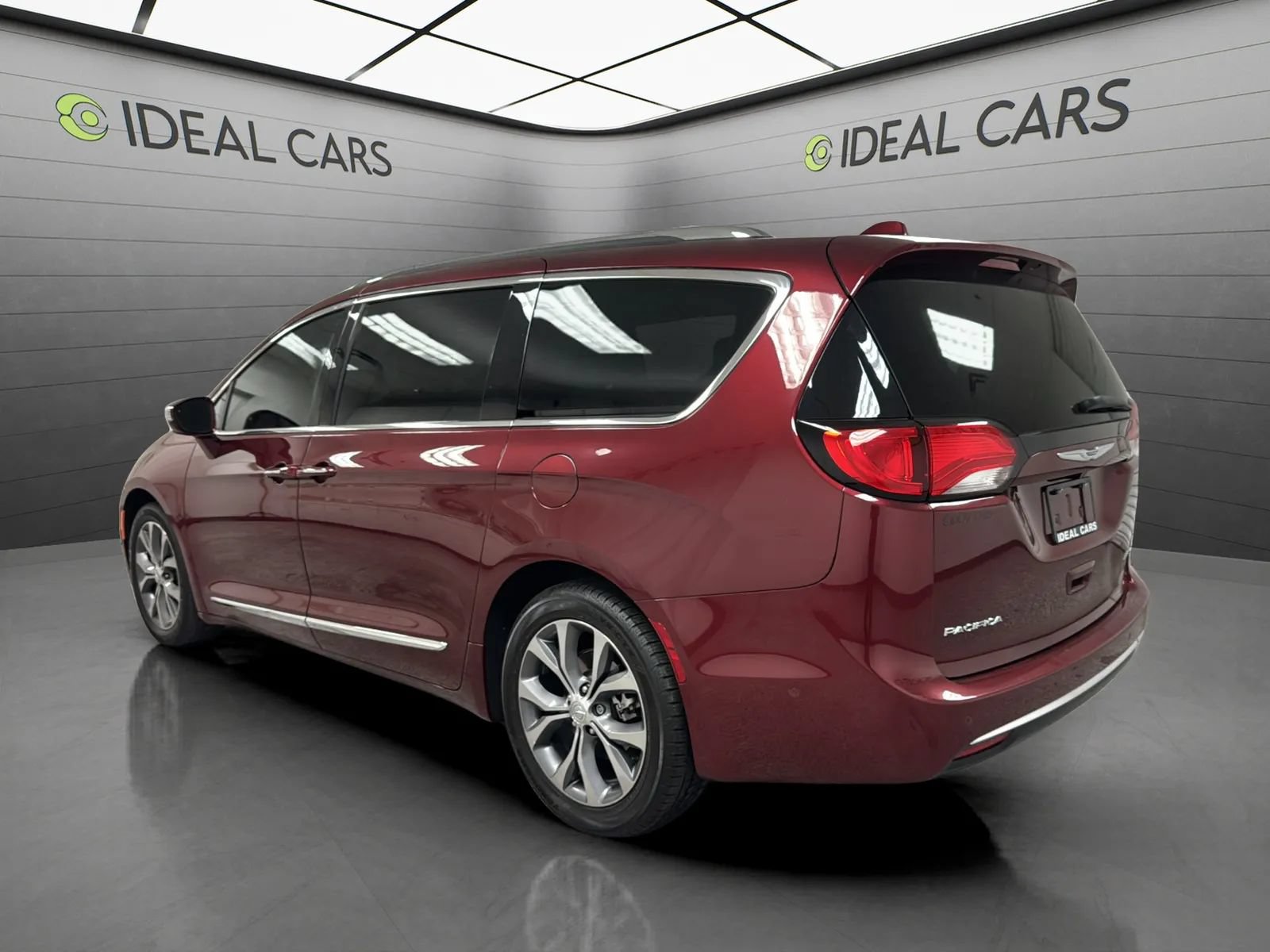 Used 2017 Chrysler Pacifica Limited FWD image 7