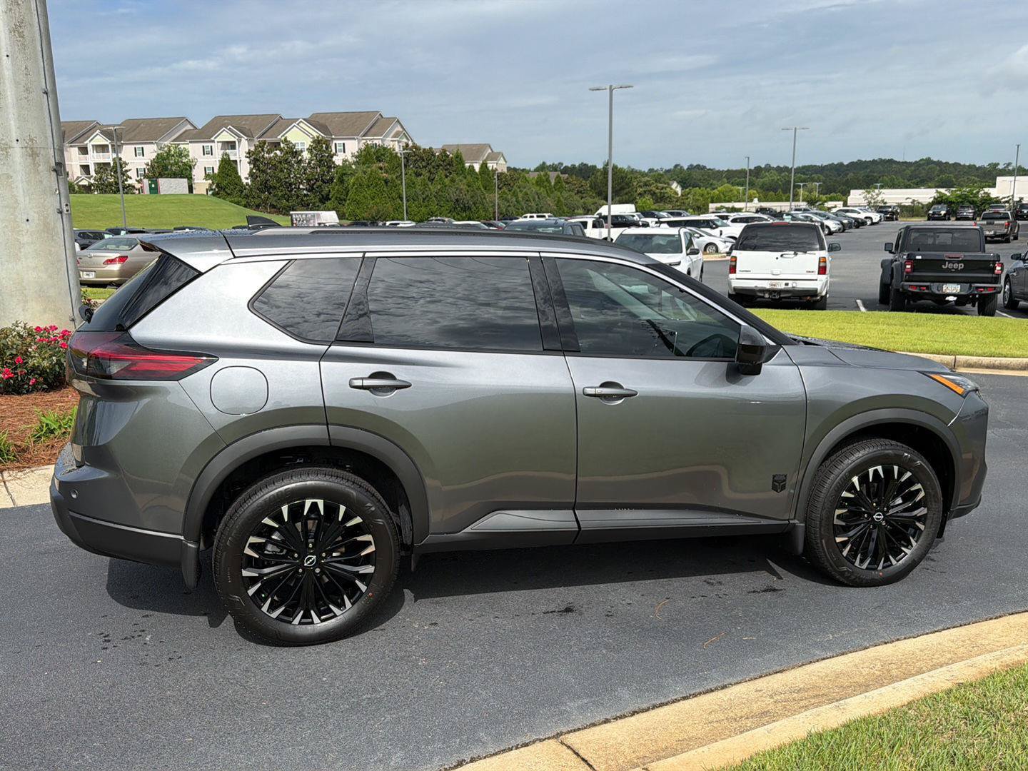 New 2026 Nissan Rogue Dark Armor FWD image 7