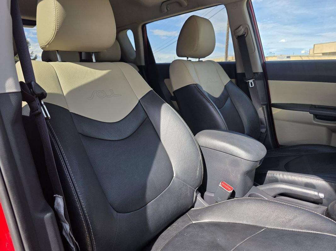 Used 2013 Kia Soul ! w/ Premium Pkg FWD image 24
