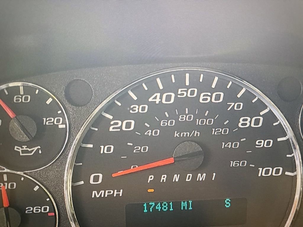 Used 2025 Chevrolet Express 3500 LS RWD image 9