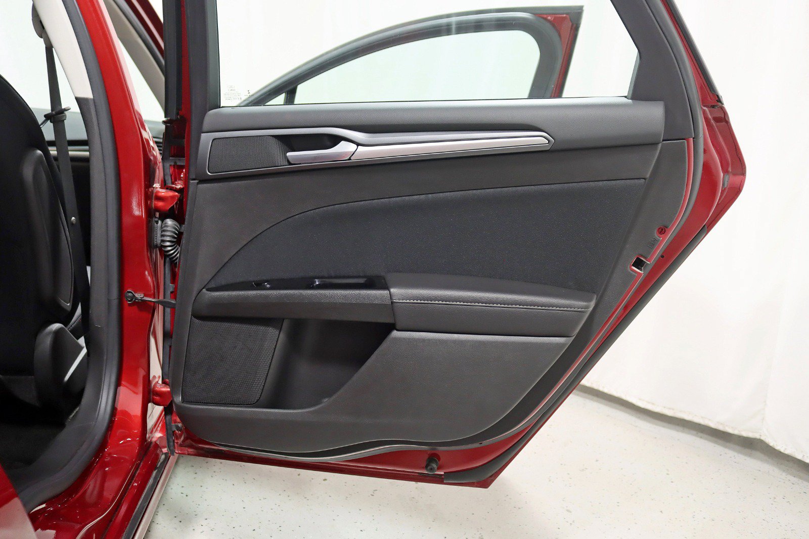 Used 2016 Ford Fusion SE FWD image 28