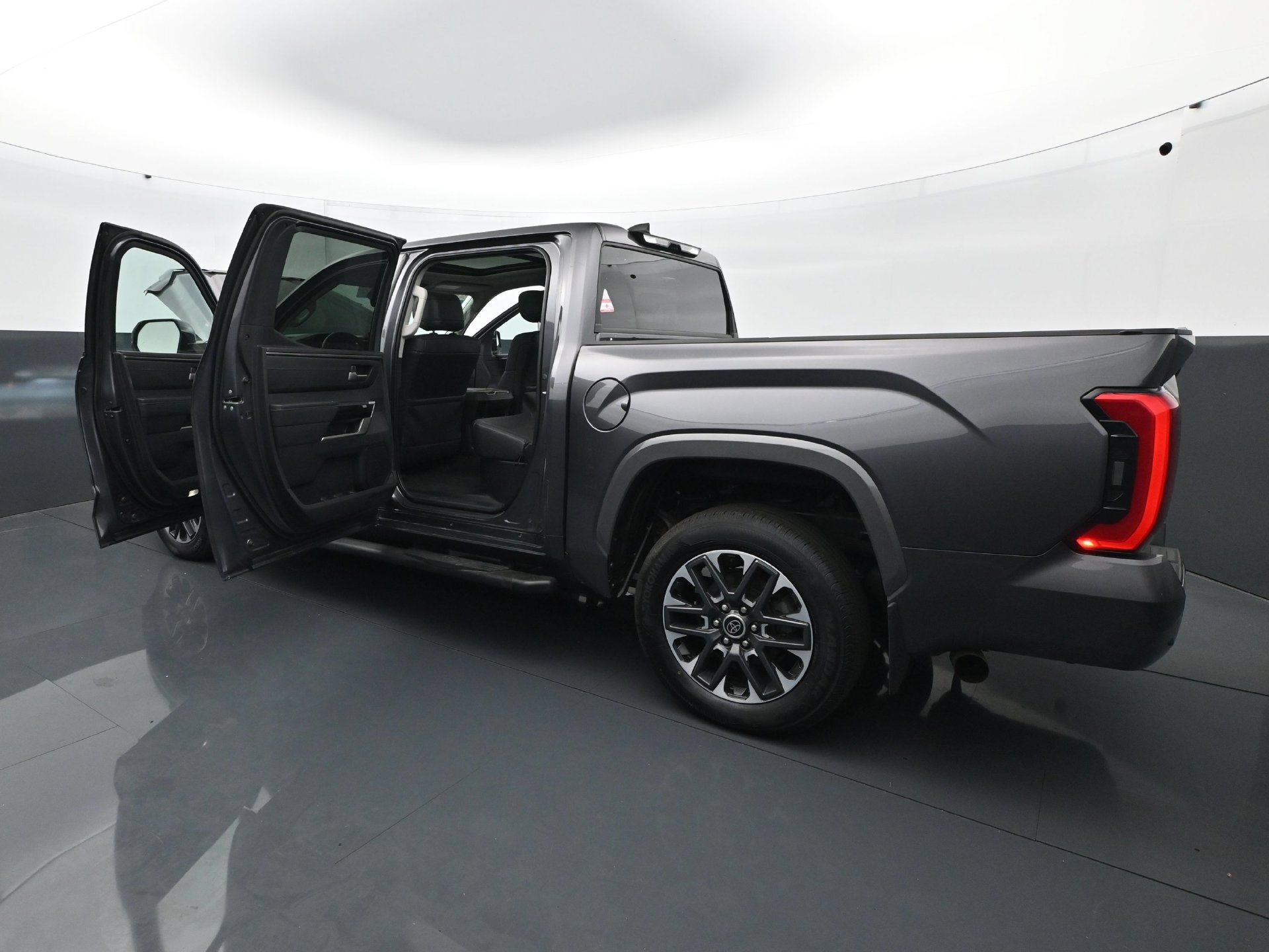 Used 2022 Toyota Tundra Limited AWD/4WD image 29