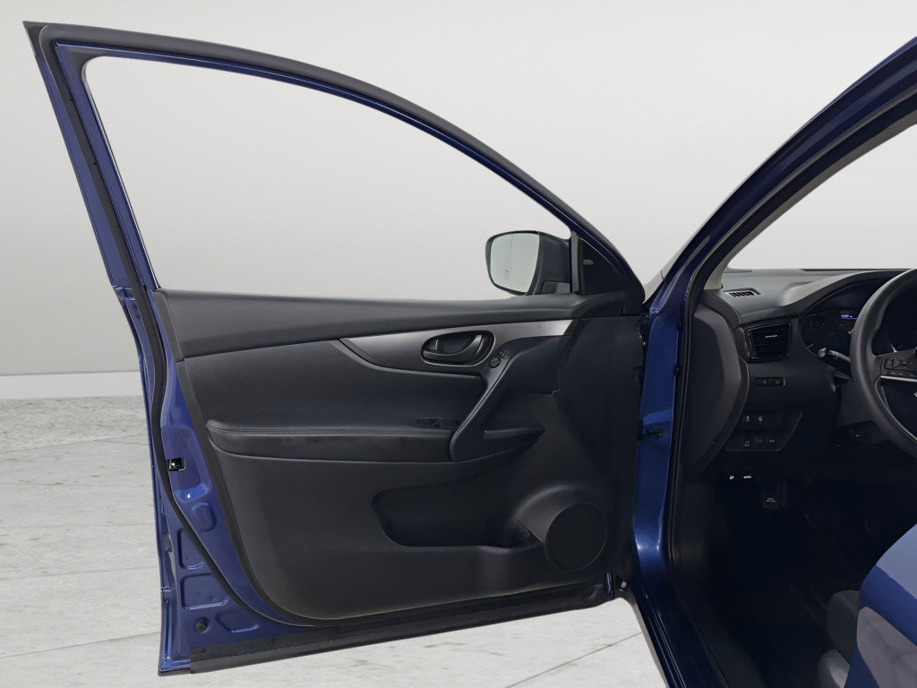 Used 2022 Nissan Rogue Sport S image 17