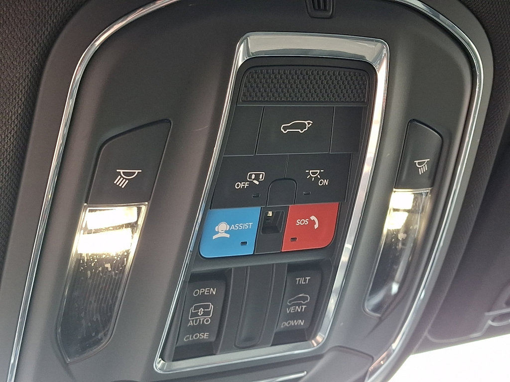 Certified 2023 Jeep Grand Cherokee Altitude AWD/4WD image 32