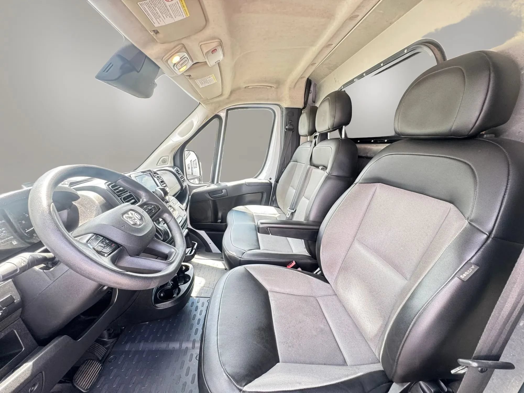 Used 2023 RAM ProMaster 2500 FWD image 11