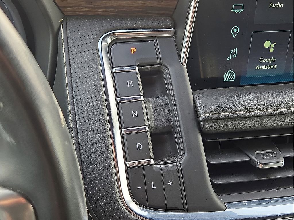 Used 2023 Chevrolet Suburban Premier image 32