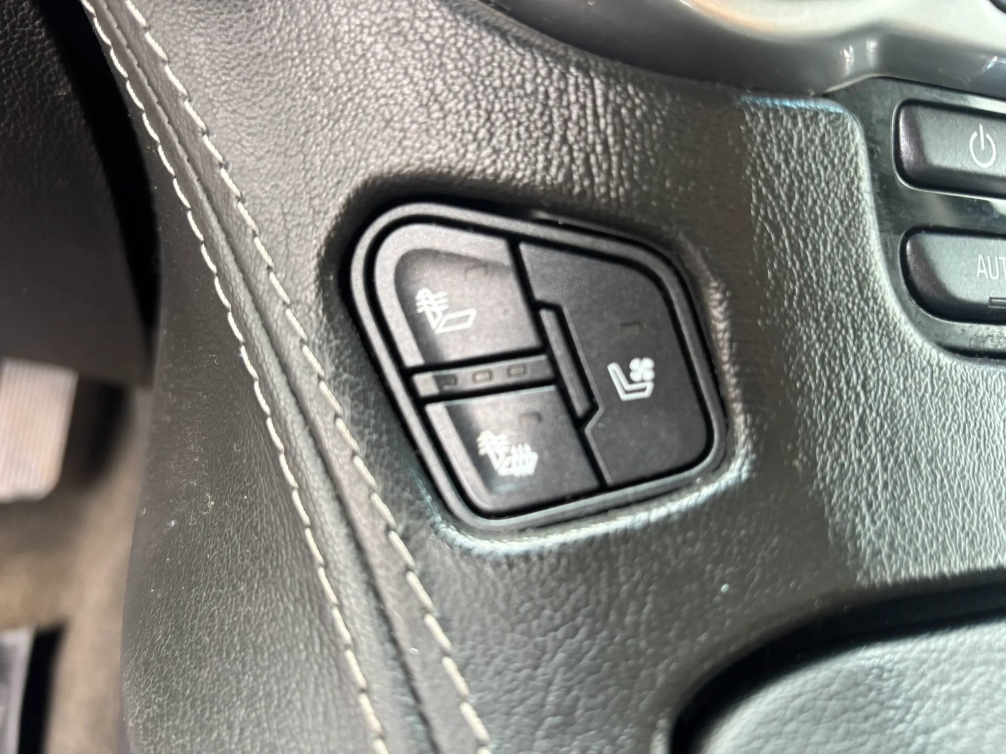Used 2018 Chevrolet Tahoe Premier AWD/4WD image 27