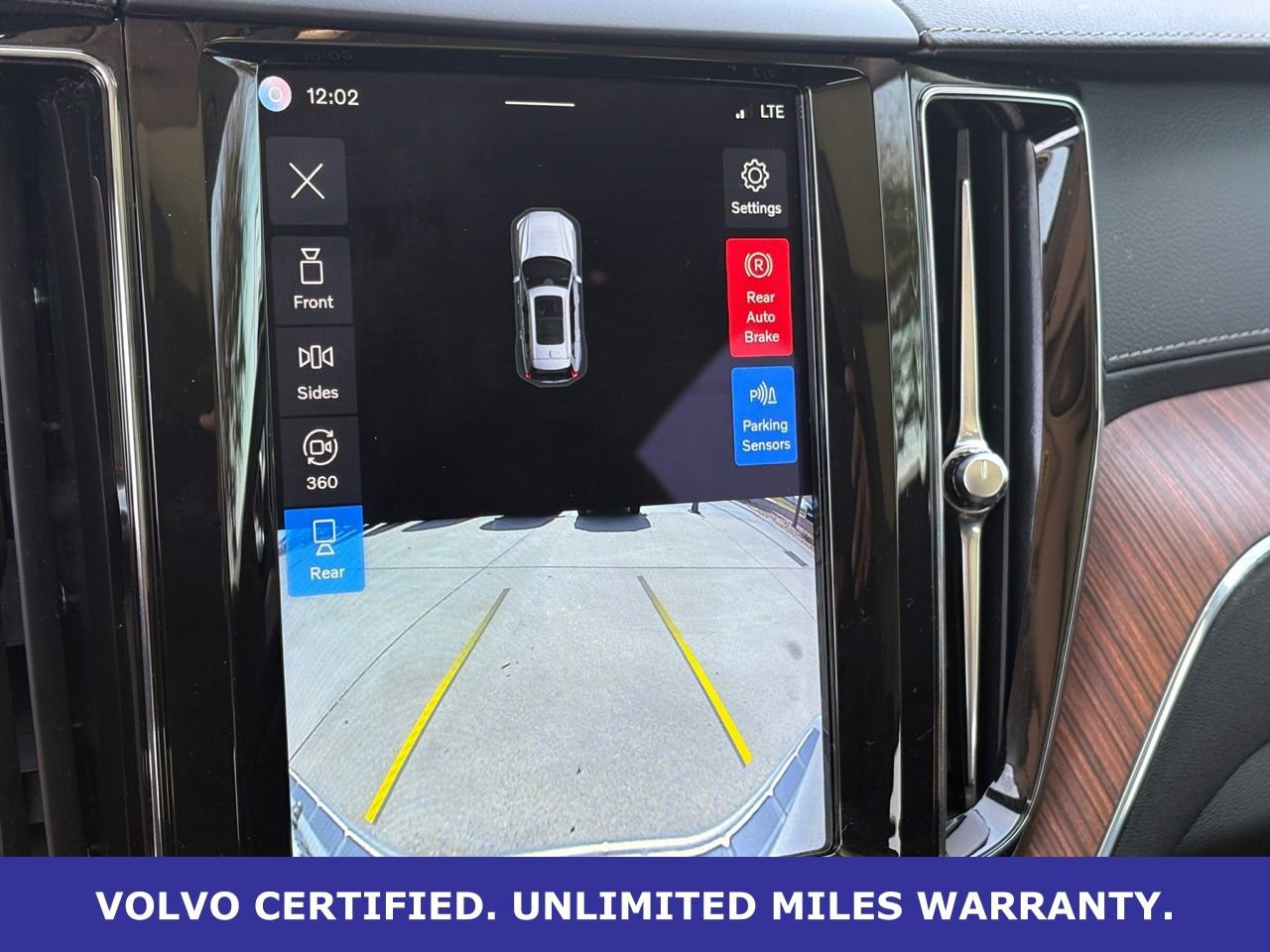 Certified 2023 Volvo XC60 B5 Ultimate w/ Climate Package image 24