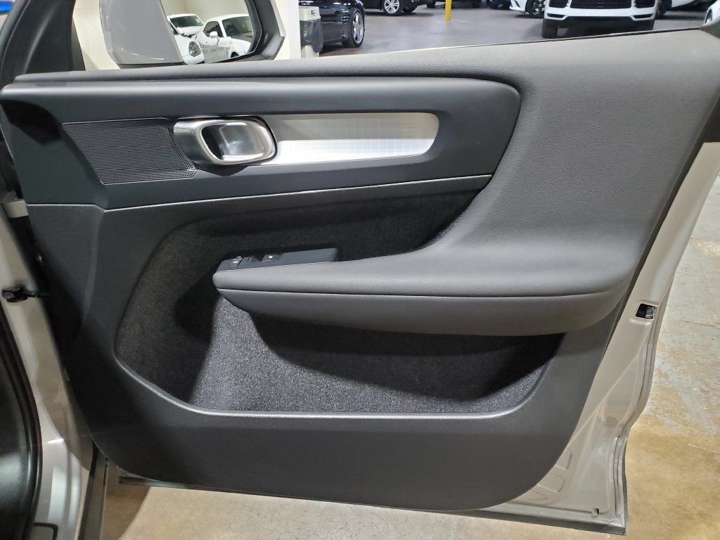Used 2025 Volvo XC40 B5 Core AWD/4WD image 17