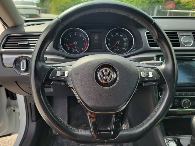 Used 2017 Volkswagen Passat 1.8T SEL Premium FWD image 20