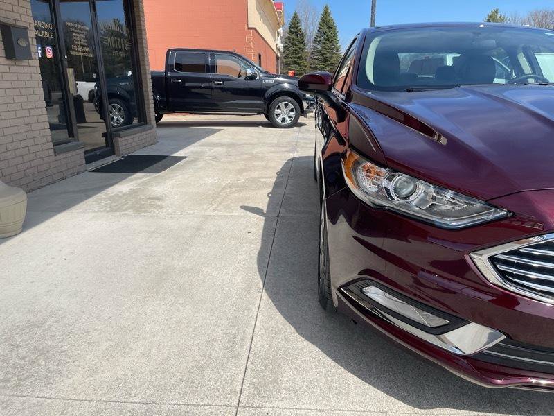 Used 2017 Ford Fusion SE w/ Equipment Group 201A image 6