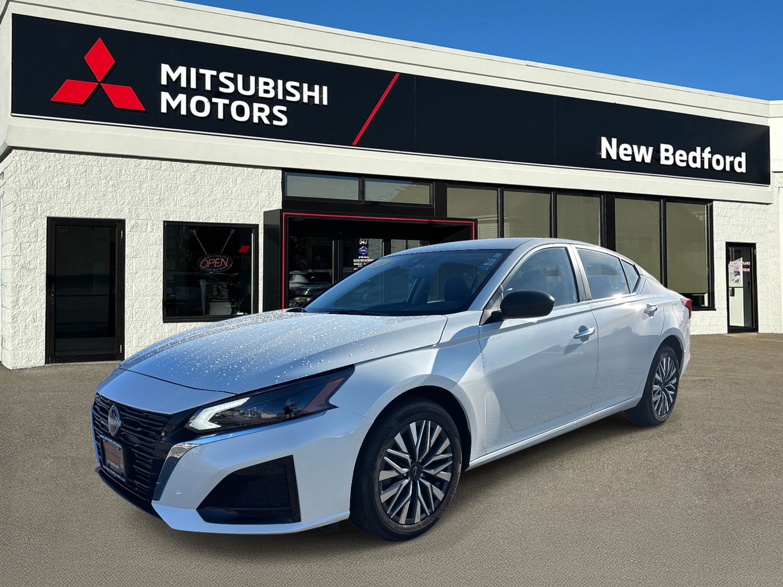 Used 2024 Nissan Altima 2.5 SV image 1