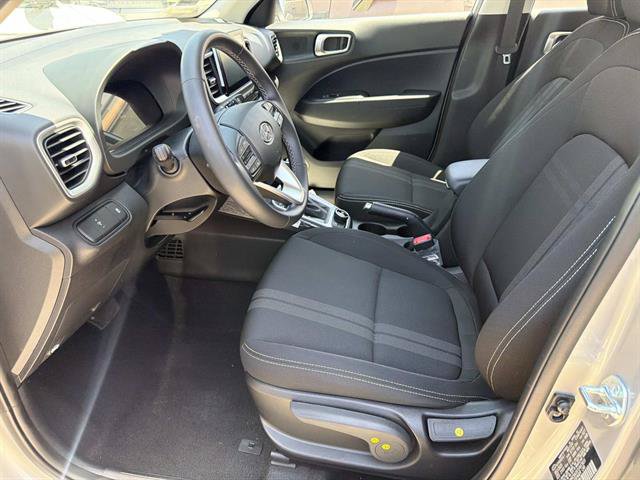 Used 2026 Hyundai Venue SEL FWD image 16