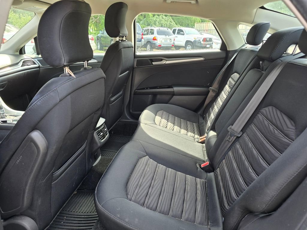Used 2016 Ford Fusion SE FWD image 10