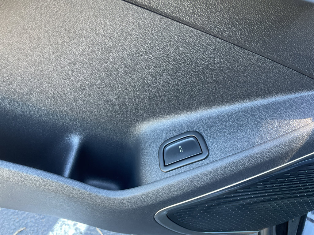 Used 2024 Chevrolet Traverse RS image 20